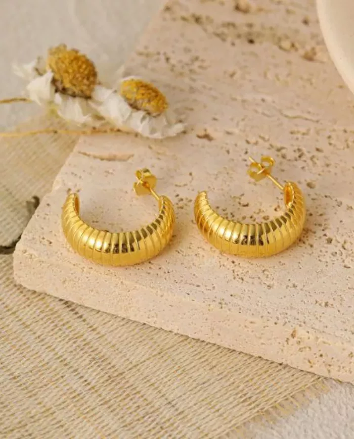 Créoles texturées en argent 925 plaqué or – Élégance et modernité