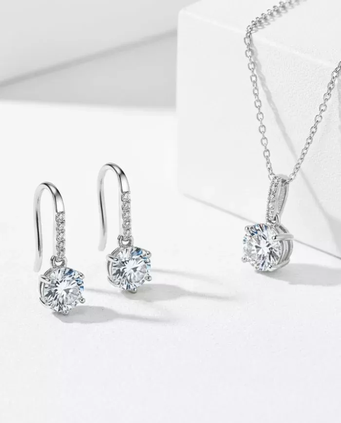 Coffret Étoile & Lumière – Boucles d’Oreilles Étoile Brillante & Collier Alia en Argent 925