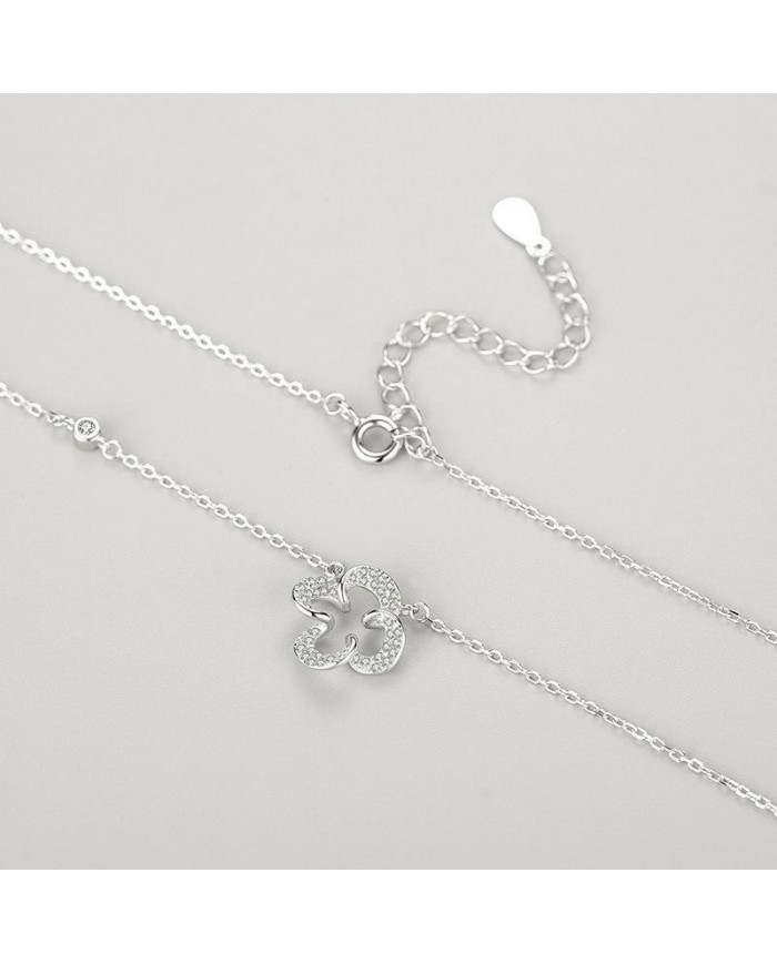 Collier Trèfle en Argent avec Zircons – Symbole de Chance et Élégance