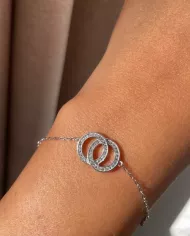 Bracelet en argent avec anneaux et zirconium – Élégance moderne