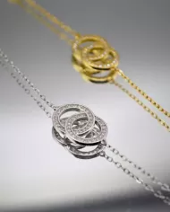 Bracelet en argent avec anneaux et zirconium – Élégance moderne