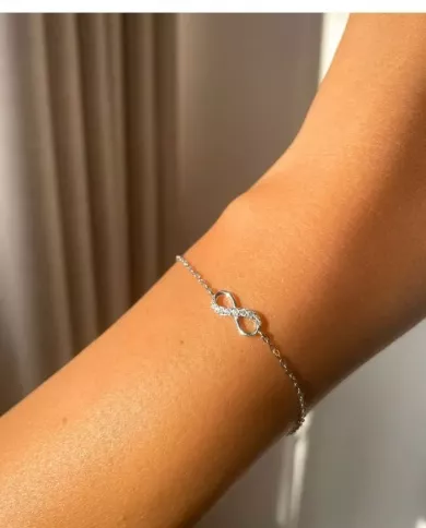 Bracelet Infini en Argent avec Cristaux Étincelants