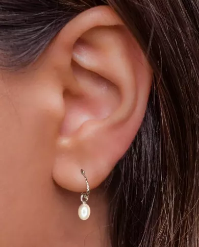 Boucles d'oreilles en argent avec perle blanche – Élégance pure