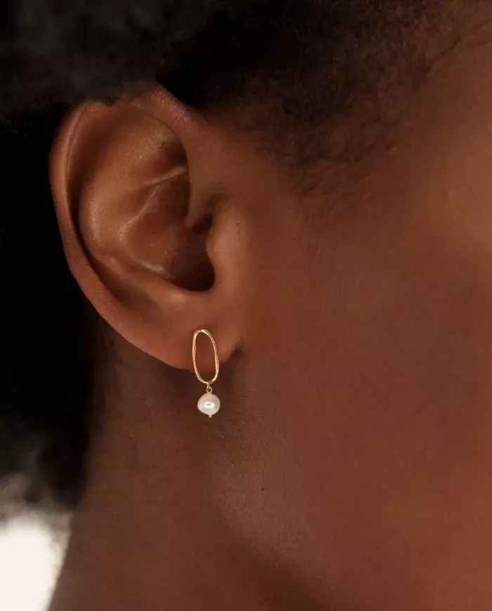 Boucles d'Oreilles en Argent Plaqué Or avec Perles – Élégance Moderne