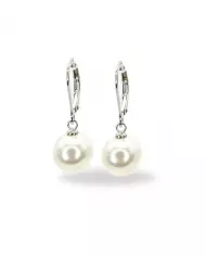 Boucles d'oreilles argentées et perles blanches – Chic intemporel