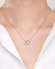 Collier Anneaux Entrelacés en Argent avec Zircons – Unité et Éternité
