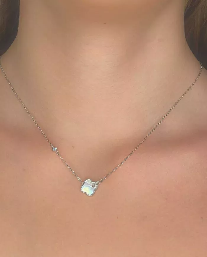 Collier Éclat de Trèfle en Argent et Nacre - Élégance et Chance