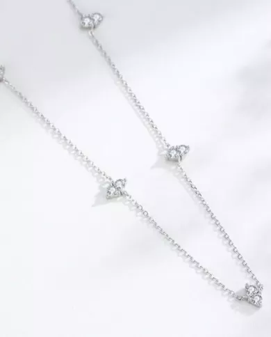 Collier en argent avec motifs incrustés – Élégance et modernité