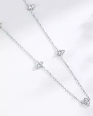 Collier en argent avec motifs incrustés – Élégance et modernité