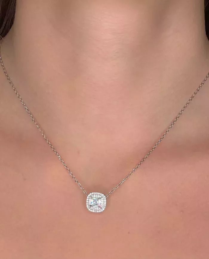 Collier Pendentif en Argent avec Halo de Zirconium - Éclat et Élégance