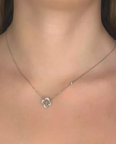 Collier Trèfle en Argent avec Zircons – Symbole de Chance et Élégance