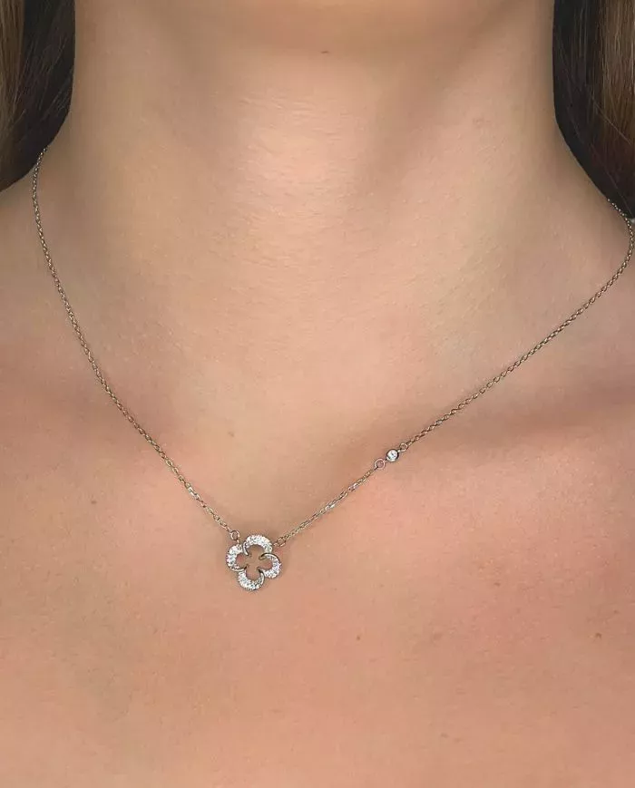 Collier Trèfle en Argent avec Zircons – Symbole de Chance et Élégance
