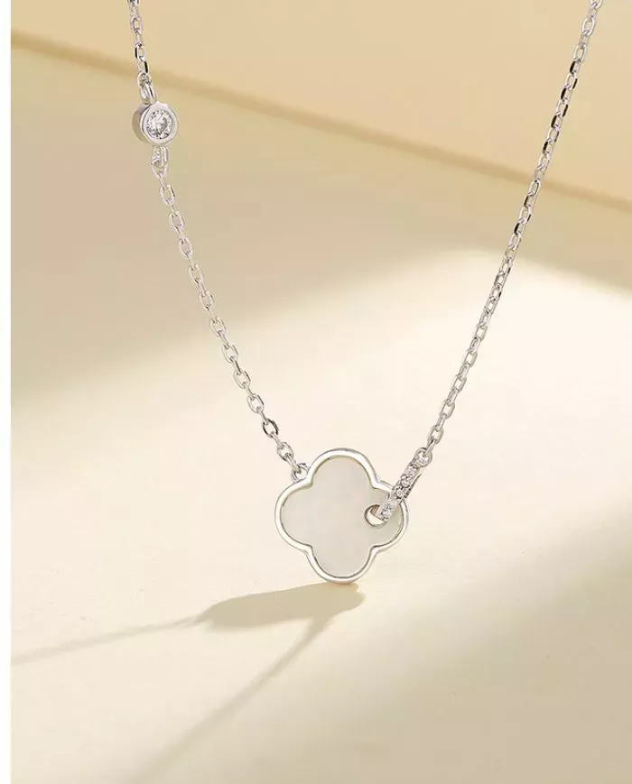 Collier Éclat de Trèfle en Argent et Nacre - Élégance et Chance