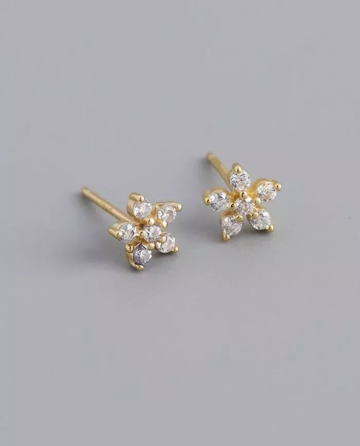 Boucles d'Oreilles Fleur en Argent et Zirconium – Élégance et Éclat