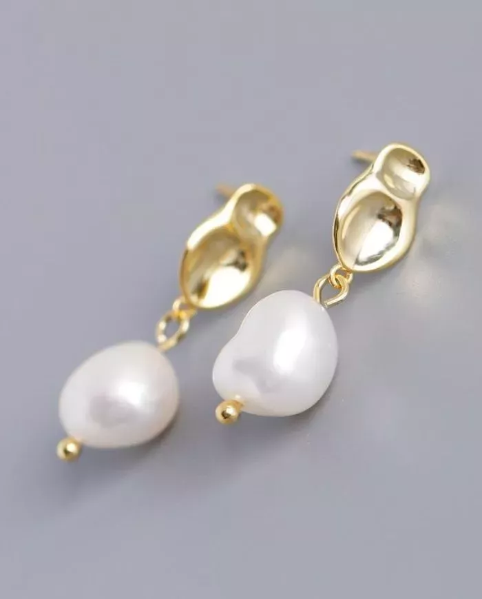 Boucles d'Oreilles Pendantes en Argent Plaqué Or avec Perles