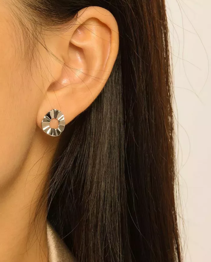 Boucles d’Oreilles Rondes Creuses Ondulées en Argent 925 Plaqué
