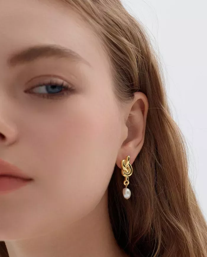 Boucles d’oreilles “Nœud d'Éclat” en Perles Naturelles et Argent Sterling 999 Plaqué Or