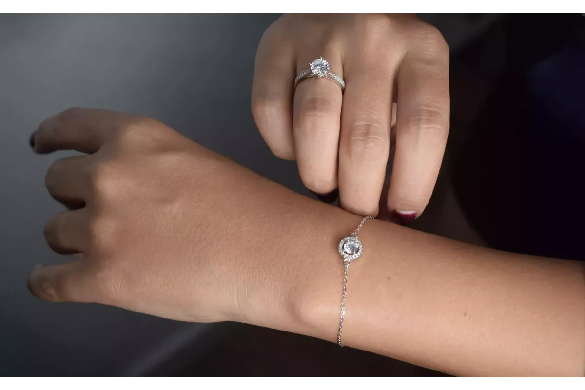 Les bracelets en argent pour femmes : un bijou incontournable pour sublimer votre poignet ! Les bracelets en argent pour femmes : un bijou incontournable pour sublimer votre poignet !
