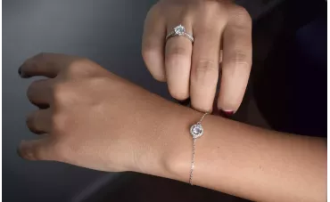 Les bracelets en argent pour femmes : un bijou incontournable pour sublimer votre poignet !
