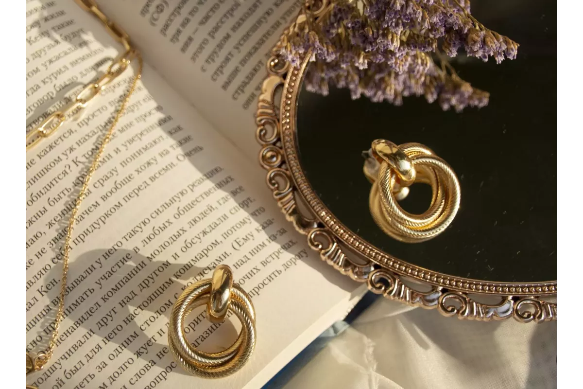 Quelle boucle d'oreille pour cheveux courts : guide complet pour un look affirmé Quelle boucle d'oreille pour cheveux courts : guide complet pour un look affirmé