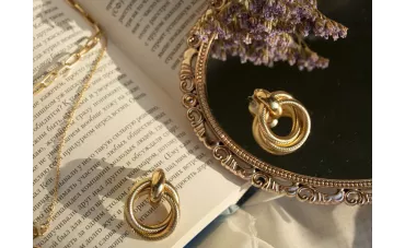 Quelle boucle d'oreille pour cheveux courts : guide complet pour un look affirmé