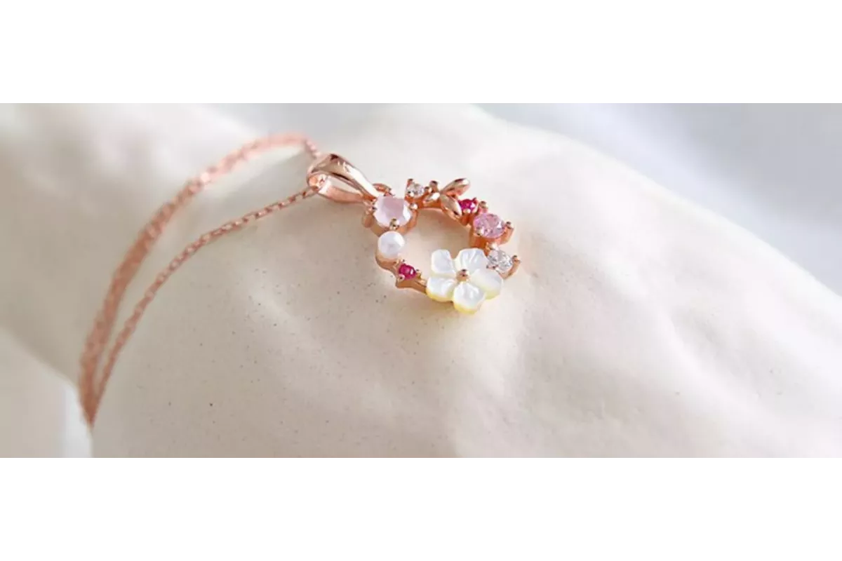 Pourquoi vos bijoux en argent noircissent-ils et comment y remédier ?