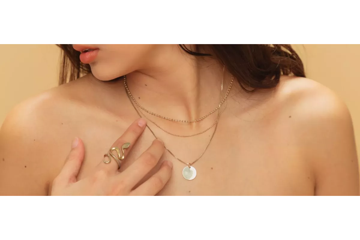 Collier plaqué or 18 carats : tout ce qu'il faut savoir Collier plaqué or 18 carats : tout ce qu'il faut savoir