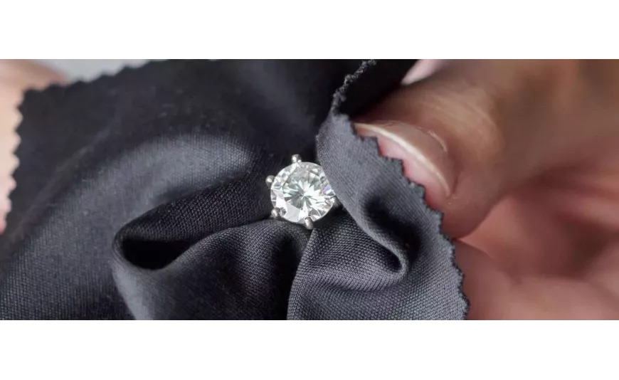 Préserver l’Éclat de Vos Bijoux en Argent : Guide Complet Contre l’Oxydation