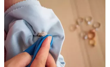 Comment nettoyer un bijou en Argent à la maison ?