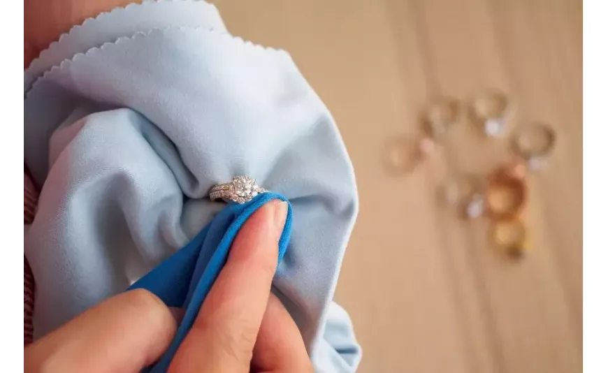 Comment nettoyer un bijou en Argent à la maison ?